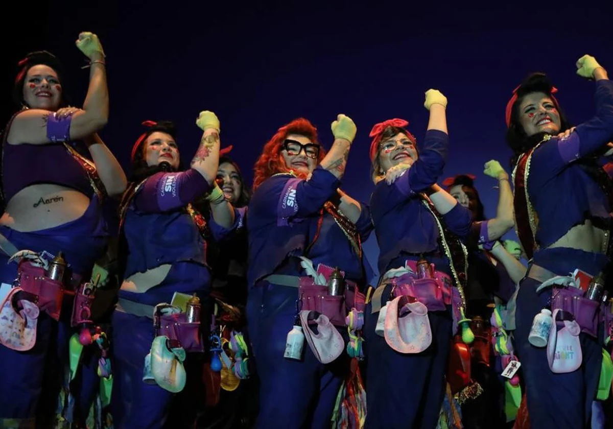 La comparsa feminista We can do... Carnaval, premio Racimo que otorga el Ayuntamiento de Jerez
