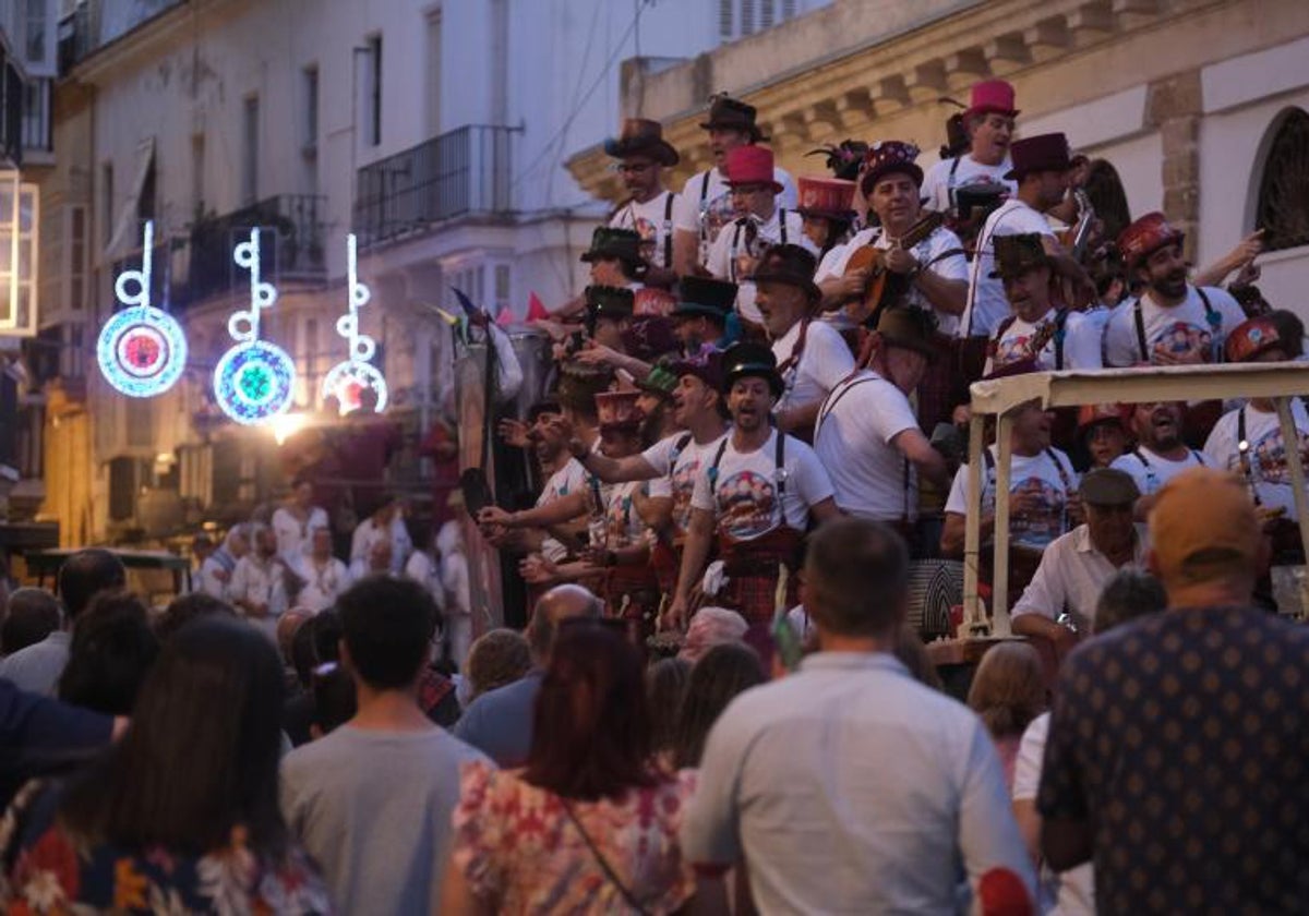 El Ayuntamiento quiere reforzar la seguridad de los carruseles de coros tras la tragedia de Marchena