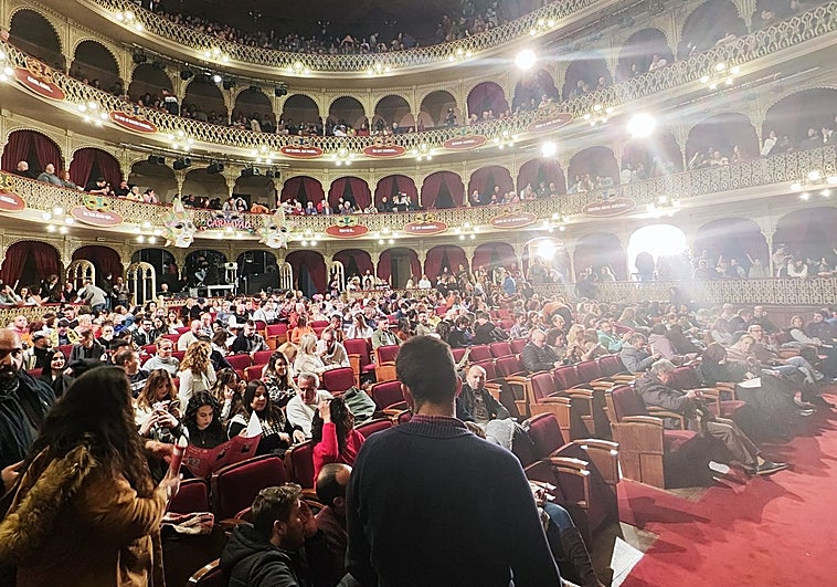 Sobre la tardanza del Falla: «Más de siete agrupaciones en una sesión es una barbaridad»