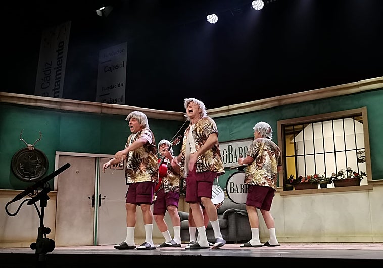 La chirigota de Puerto Real se volvió un cuarteto durante la presentación