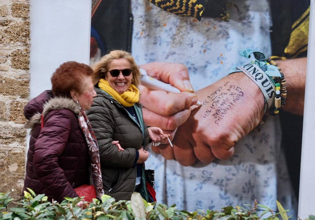 ‘El Carnaval tras la escena, tres fotógrafos y un objetivo’, en el Mercado de Abastos