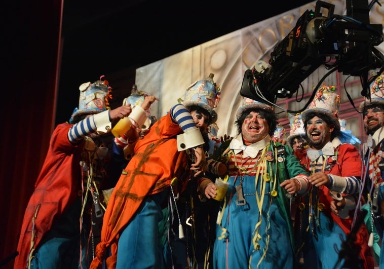 La calle se cuela en el Teatro Falla