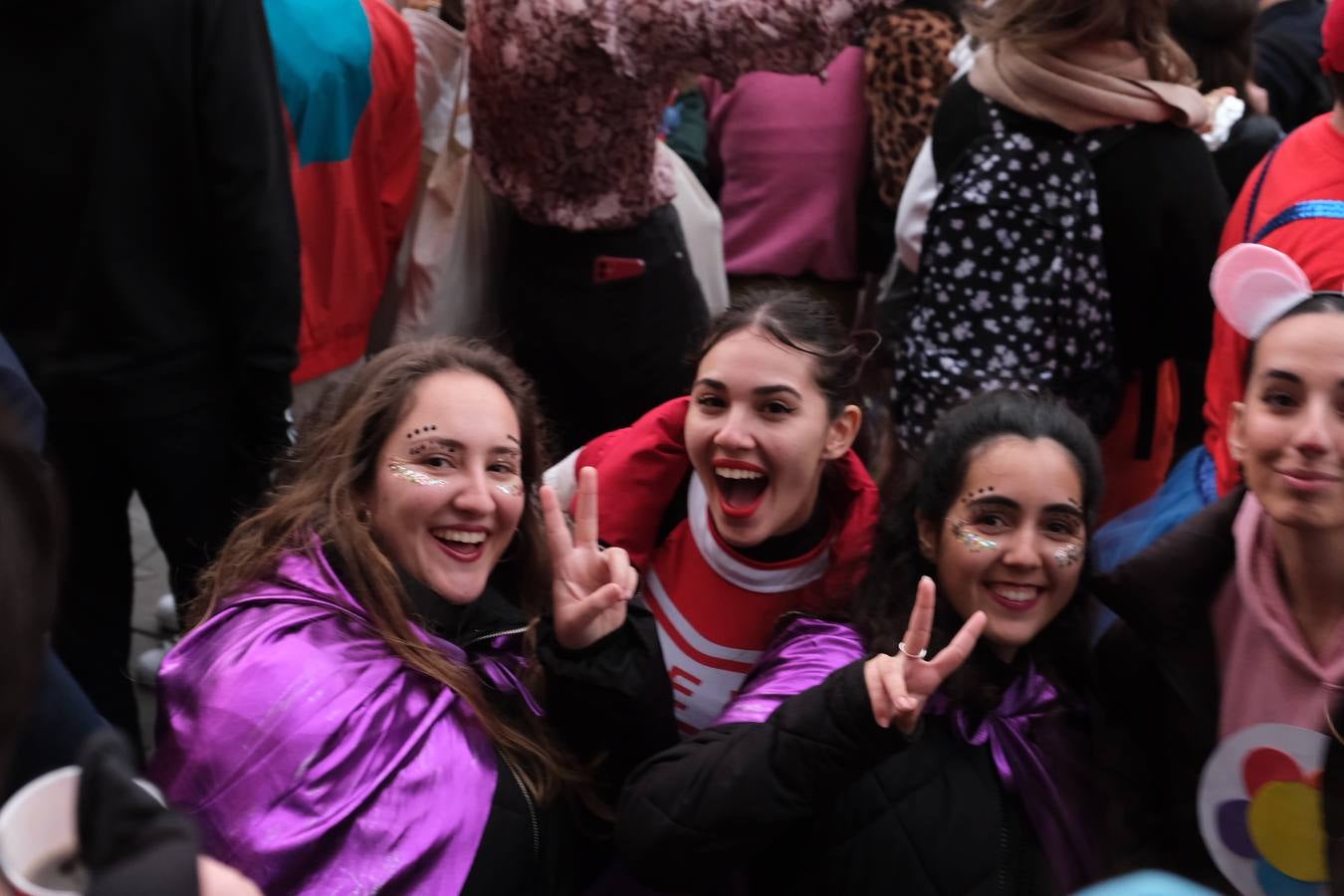 Fotos: El Carnaval más canalla ya asalta las calles de Cádiz