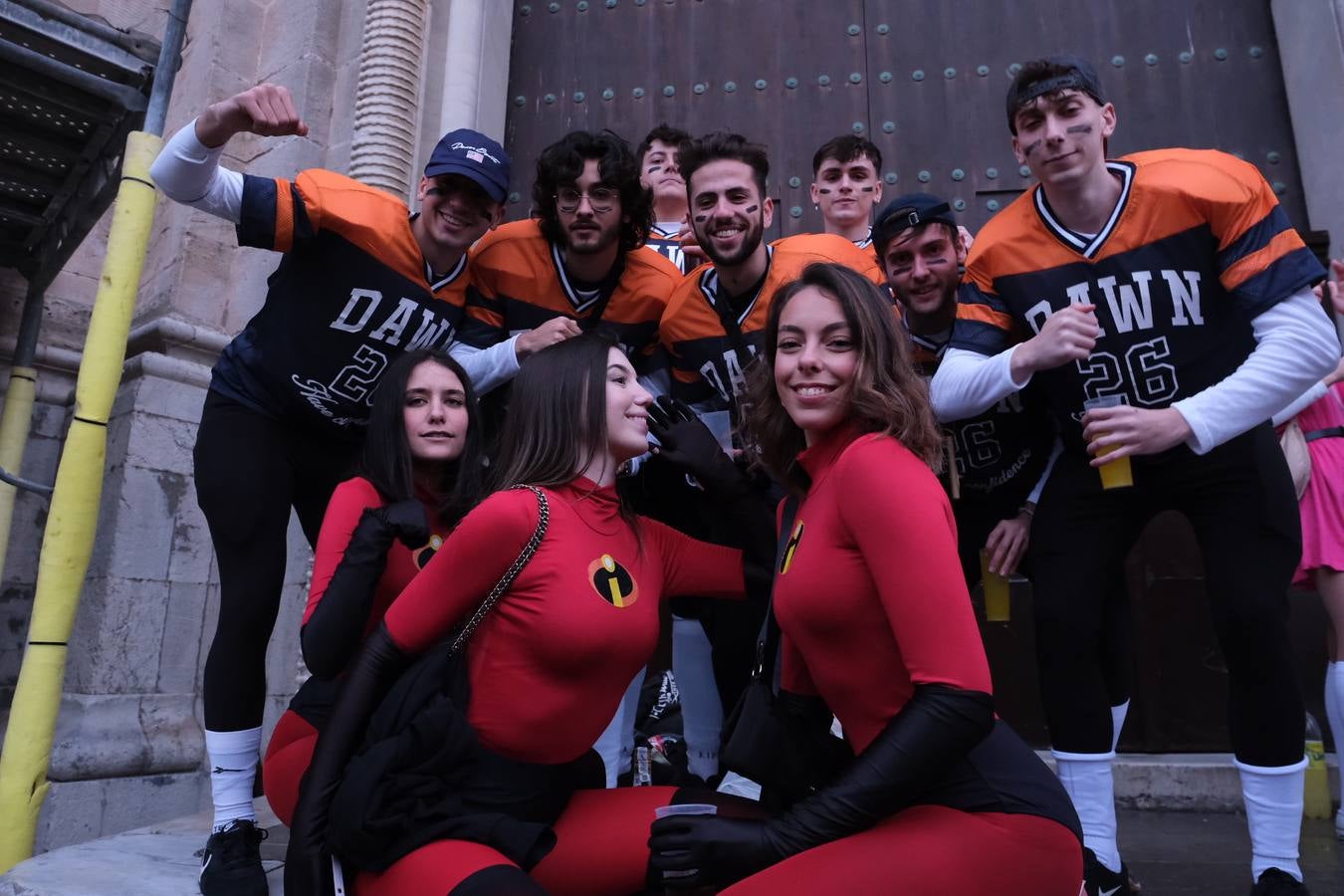 Fotos: El Carnaval más canalla ya asalta las calles de Cádiz