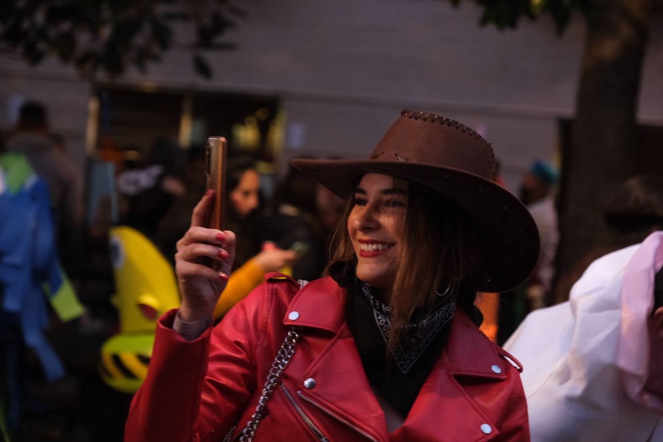 Fotos: El Carnaval más canalla ya asalta las calles de Cádiz