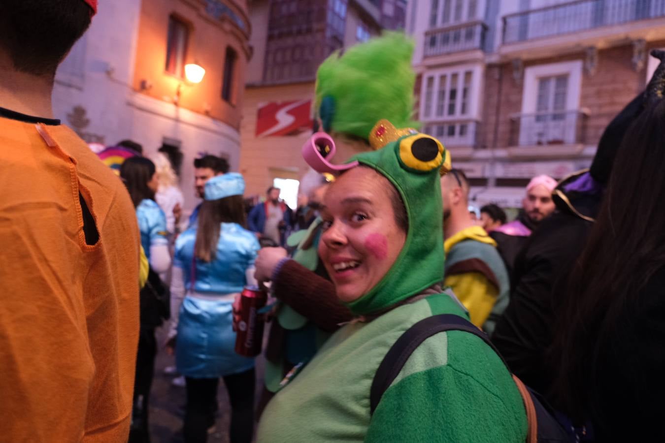 Fotos: El Carnaval más canalla ya asalta las calles de Cádiz