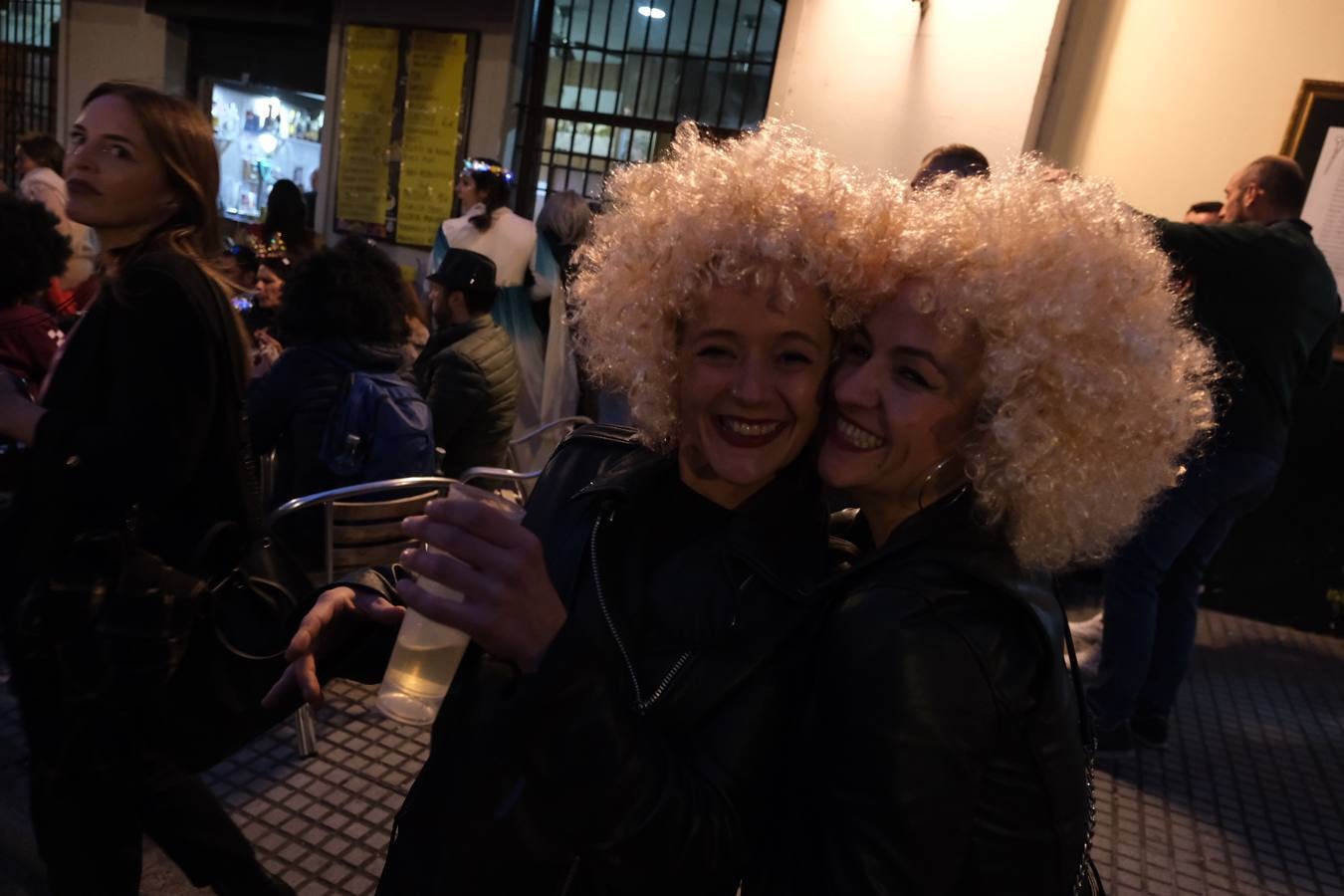 Fotos: El Carnaval más canalla ya asalta las calles de Cádiz