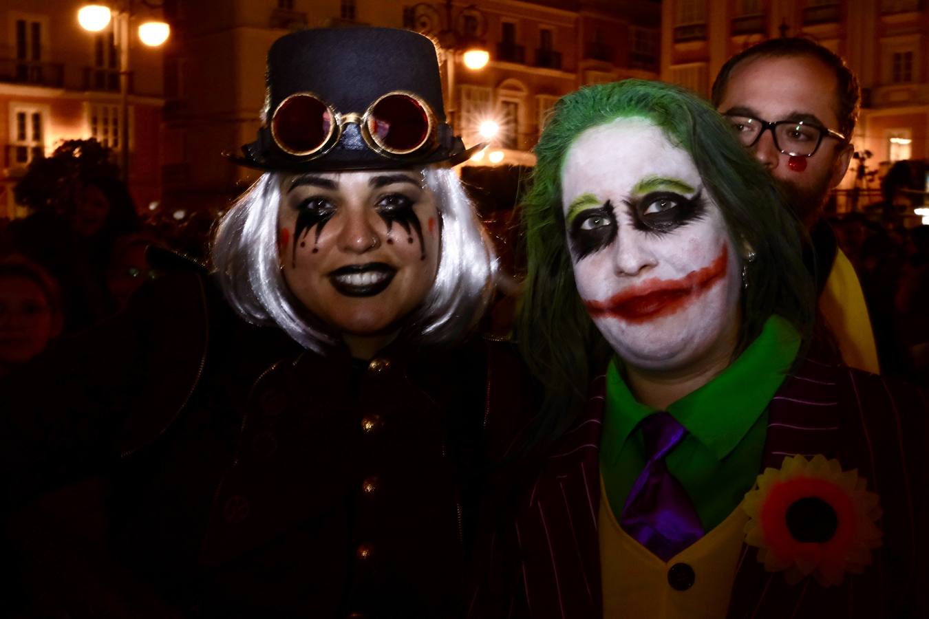 Fotos: El Carnaval más canalla ya asalta las calles de Cádiz