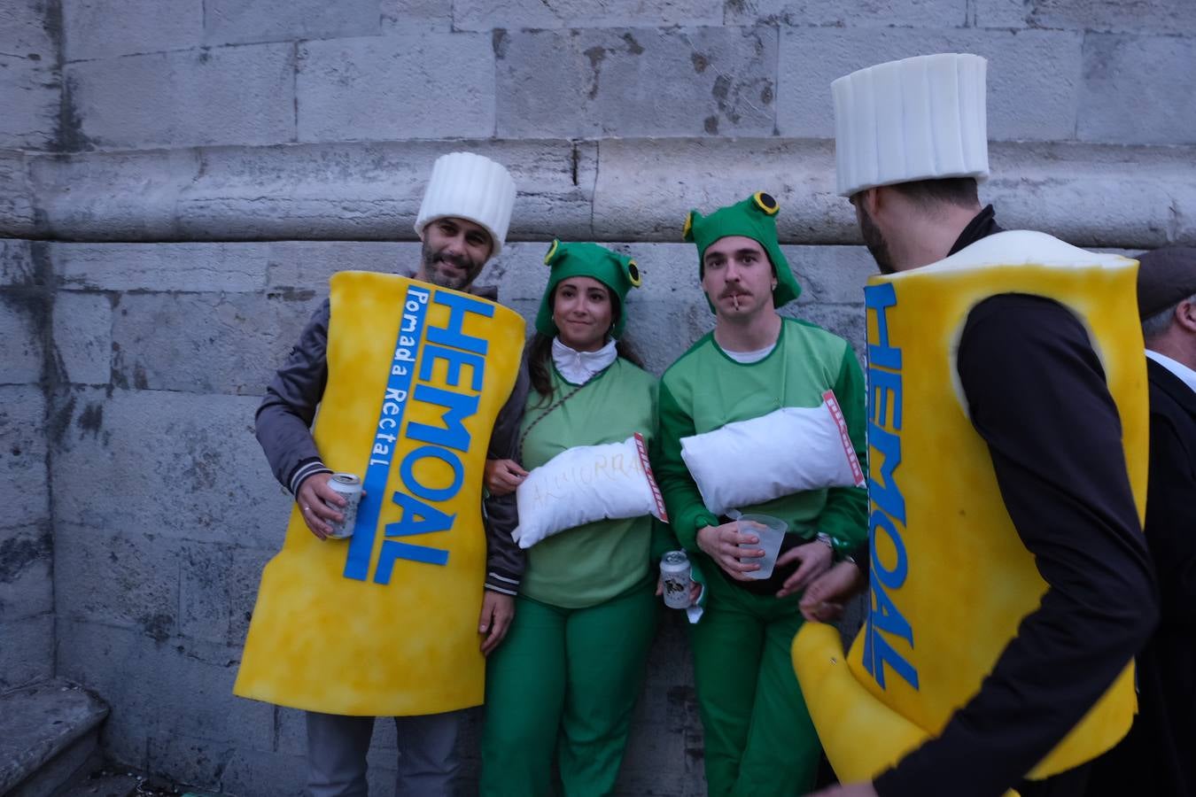 Fotos: El Carnaval más canalla ya asalta las calles de Cádiz