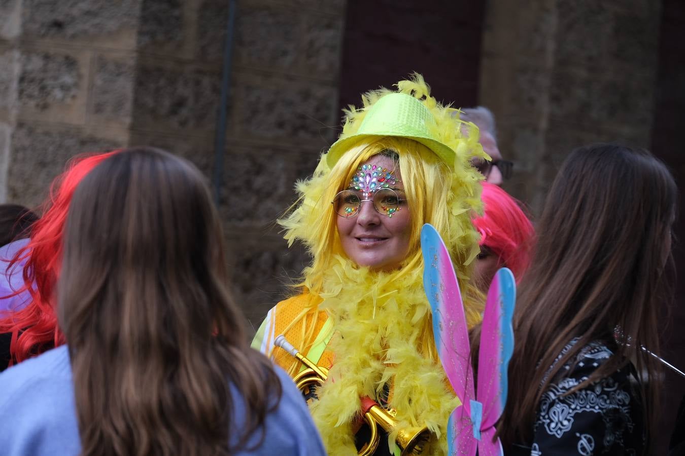 Fotos: El Carnaval más canalla ya asalta las calles de Cádiz