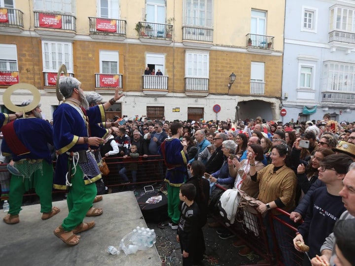 Fotos: Y Cádiz ya vive el Carnaval en la calle