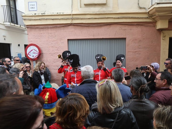 Fotos: Y Cádiz ya vive el Carnaval en la calle