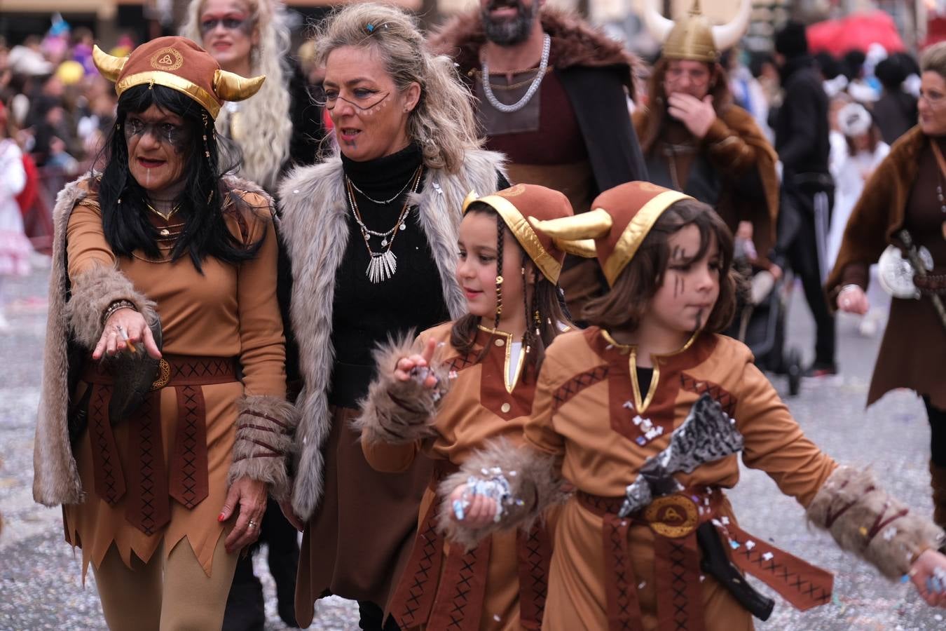 Fotos: las mejores imágenes de la Cabalgata Magna del Carnaval de Cádiz