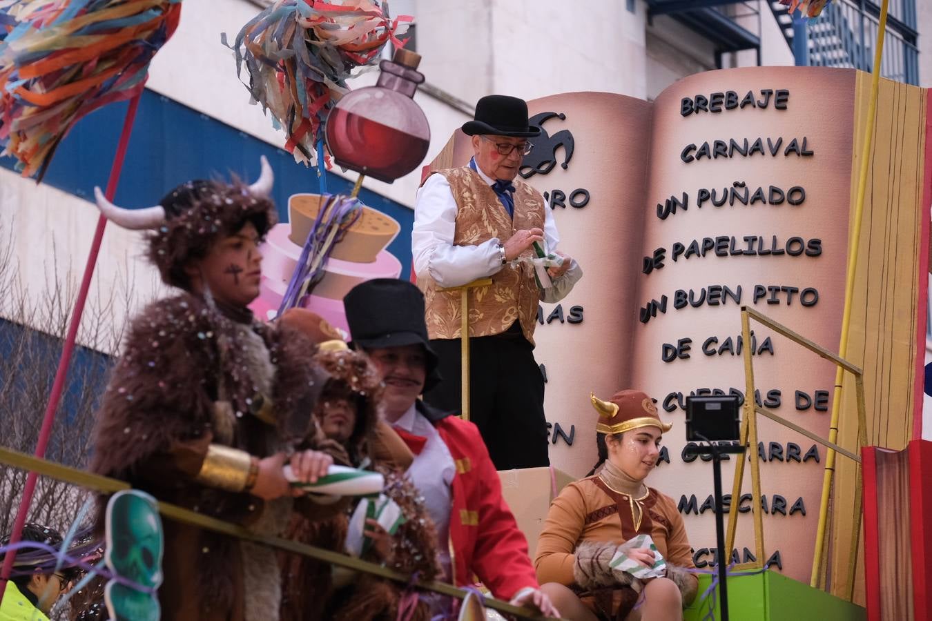 Fotos: las mejores imágenes de la Cabalgata Magna del Carnaval de Cádiz