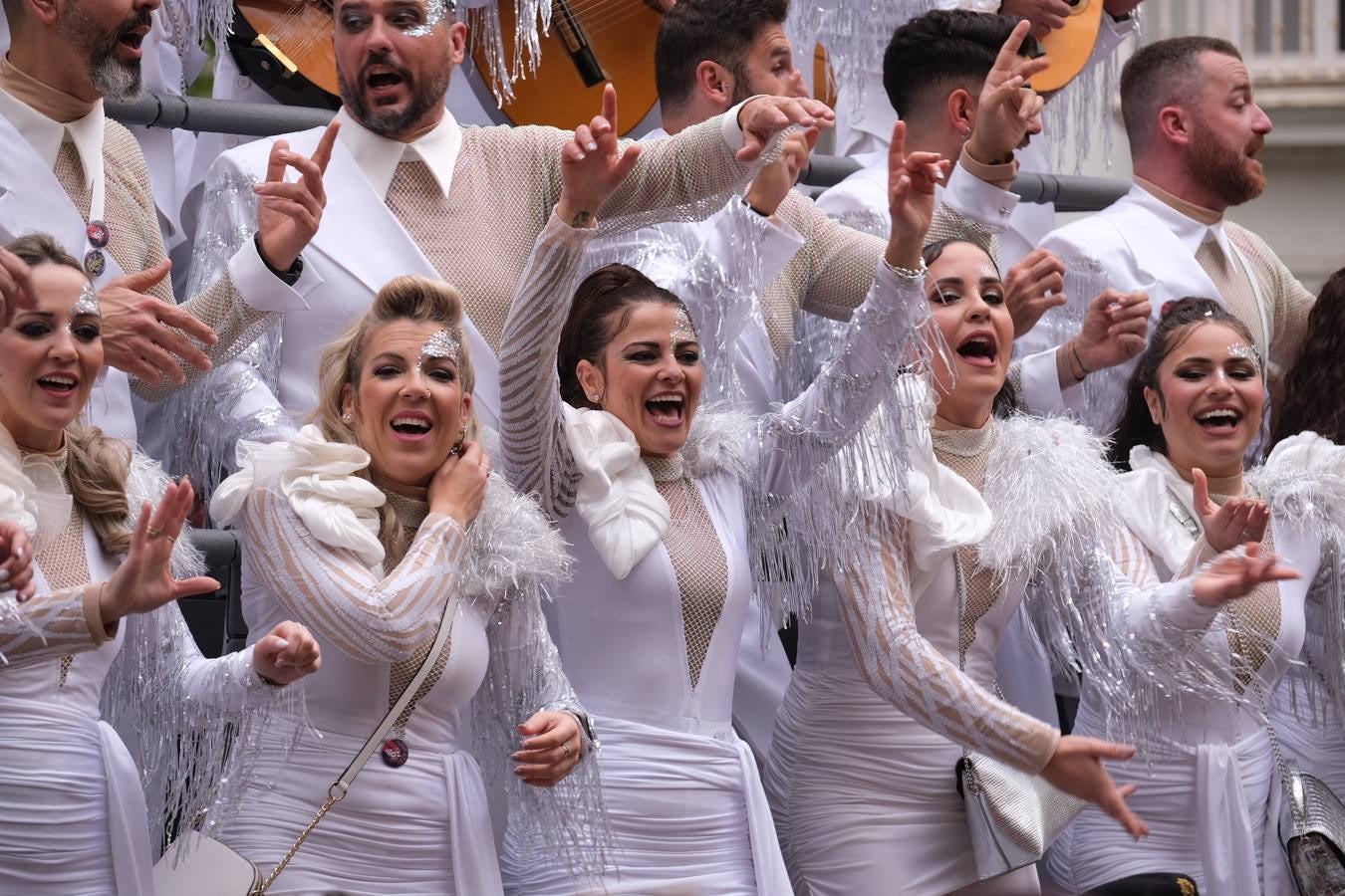 Las imágenes del Lunes más callejero y gamberro en el Carnaval de Cádiz 2023 (I)