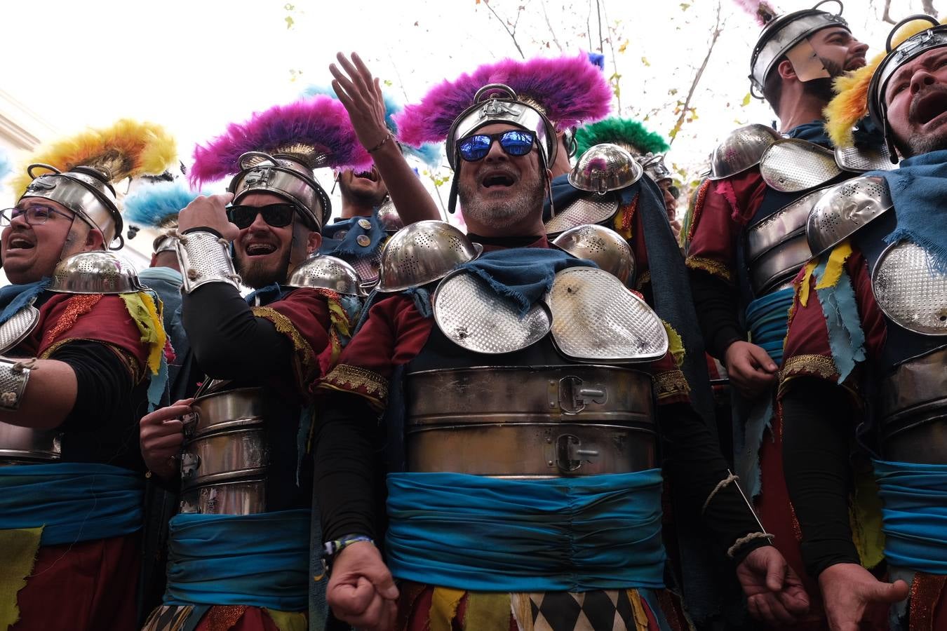 Las imágenes del Lunes más callejero y gamberro en el Carnaval de Cádiz 2023 (I)