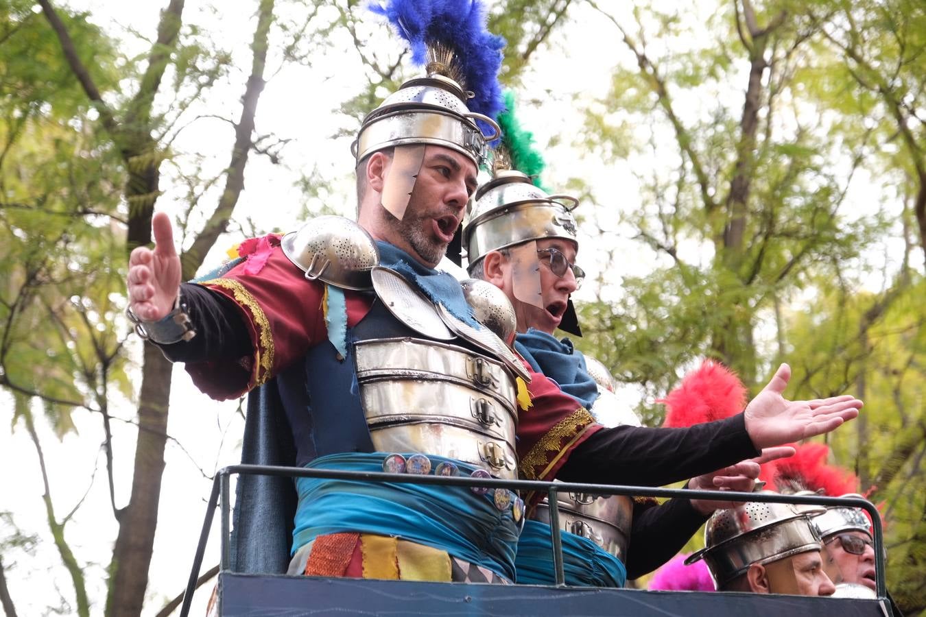 Las imágenes del Lunes más callejero y gamberro en el Carnaval de Cádiz 2023 (I)