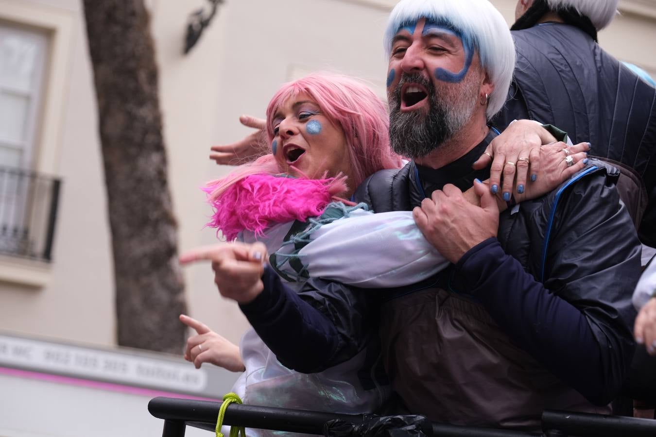 Las imágenes del Lunes más callejero y gamberro en el Carnaval de Cádiz 2023 (I)