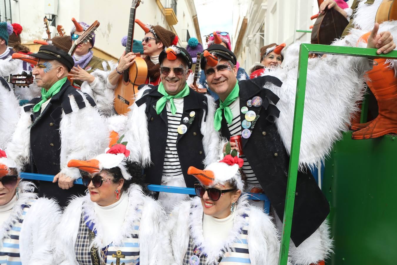 Fotos: Cádiz apura la fiesta pese a los chubascos del sábado de Carnaval