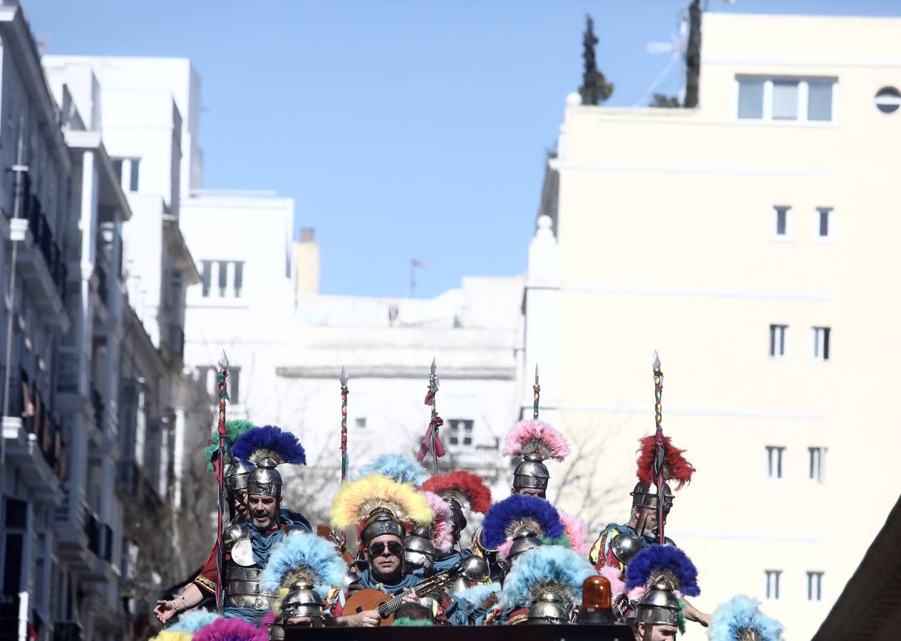Las imágenes del Domingo de Piñata en el Carnaval de Cádiz 2023