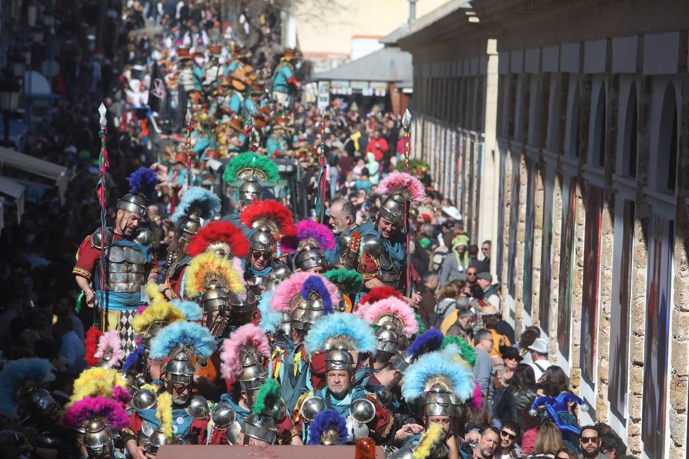 Las imágenes del Domingo de Piñata en el Carnaval de Cádiz 2023