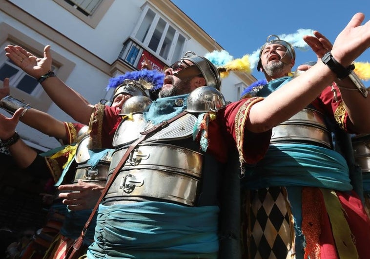 Las imágenes del Domingo de Piñata en el Carnaval de Cádiz 2023