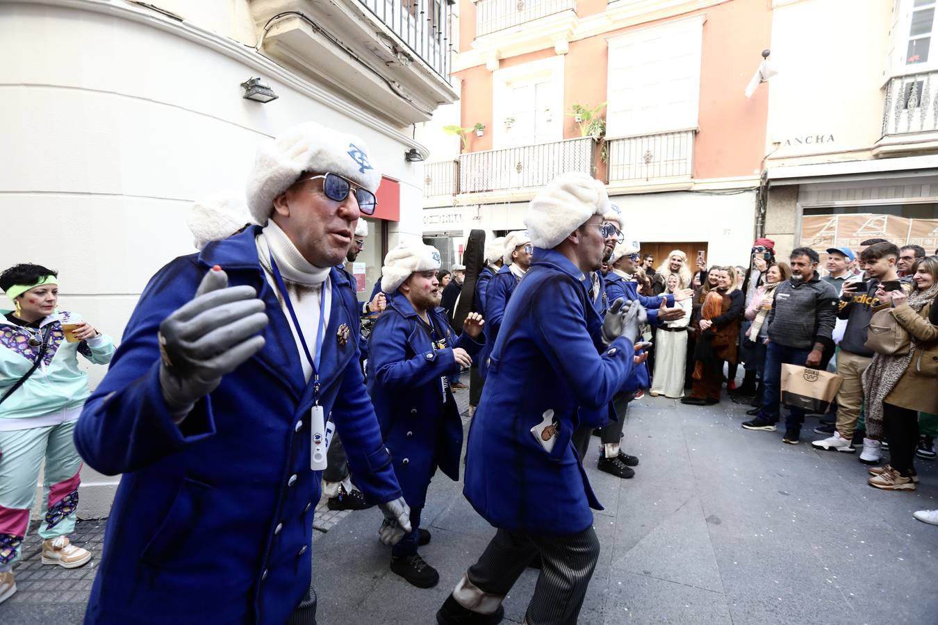 Las imágenes del Domingo de Piñata en el Carnaval de Cádiz 2023