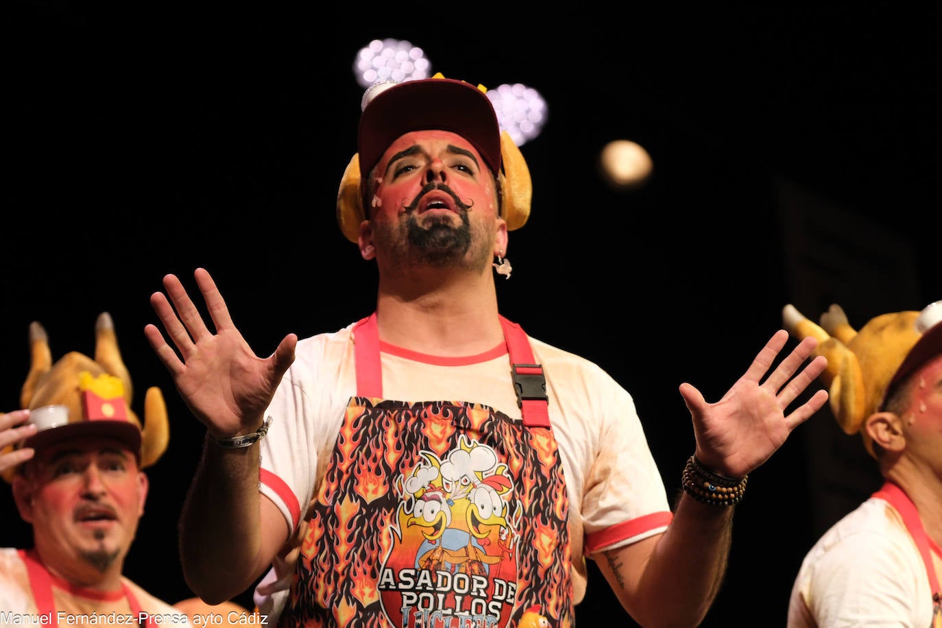 FOTOS: Chirigota &#039;No le doy más vueltas que me caliento&#039; en el COAC 2024, Carnaval de Cádiz