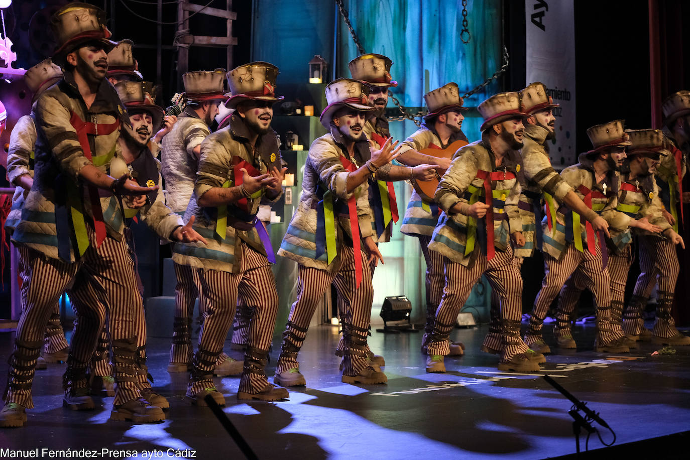 FOTOS: La comparsa &#039;Donde fuimos felices&#039; en el COAC 2024, del Carnaval de Cádiz