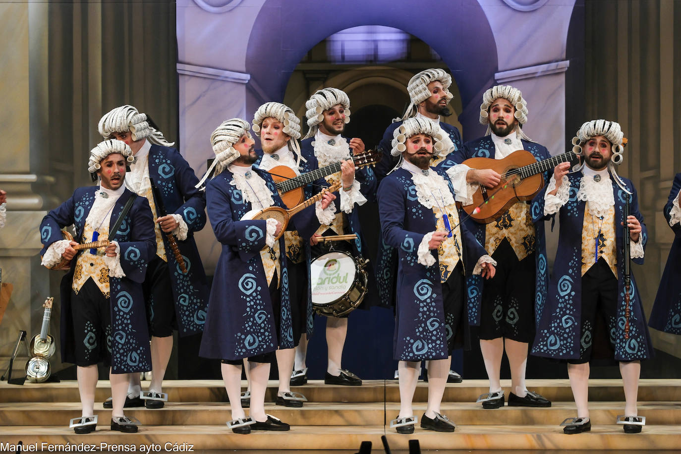 FOTOS: Chirigota &#039;La chirigota clásica&#039; de Manolín Santander y Manuel Sánchez Reyes en el COAC 2024, del Carnaval de Cádiz