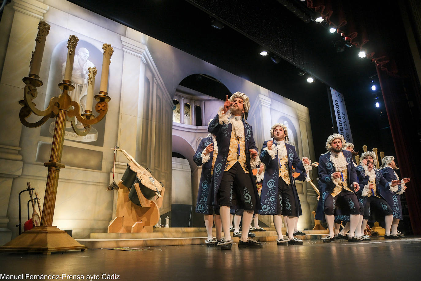 FOTOS: Chirigota &#039;La chirigota clásica&#039; de Manolín Santander y Manuel Sánchez Reyes en el COAC 2024, del Carnaval de Cádiz