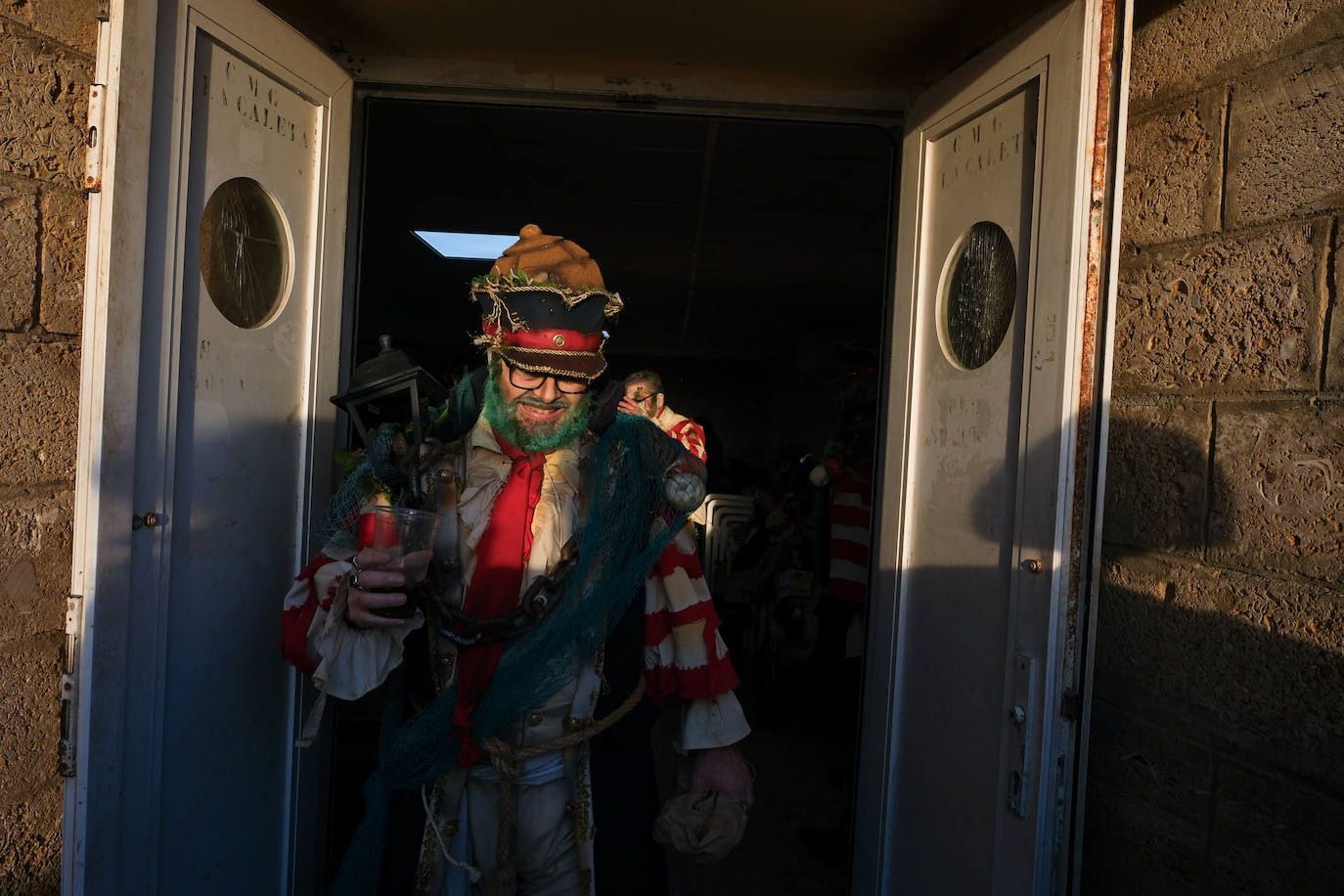 Fotos: &#039;Los iluminados&#039; se embriagan de luz en La Caleta antes de marchar al Falla