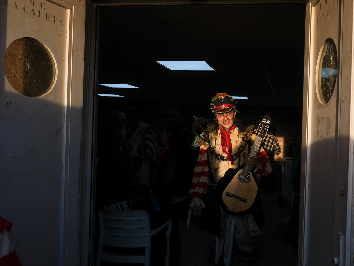 Fotos: &#039;Los iluminados&#039; se embriagan de luz en La Caleta antes de marchar al Falla
