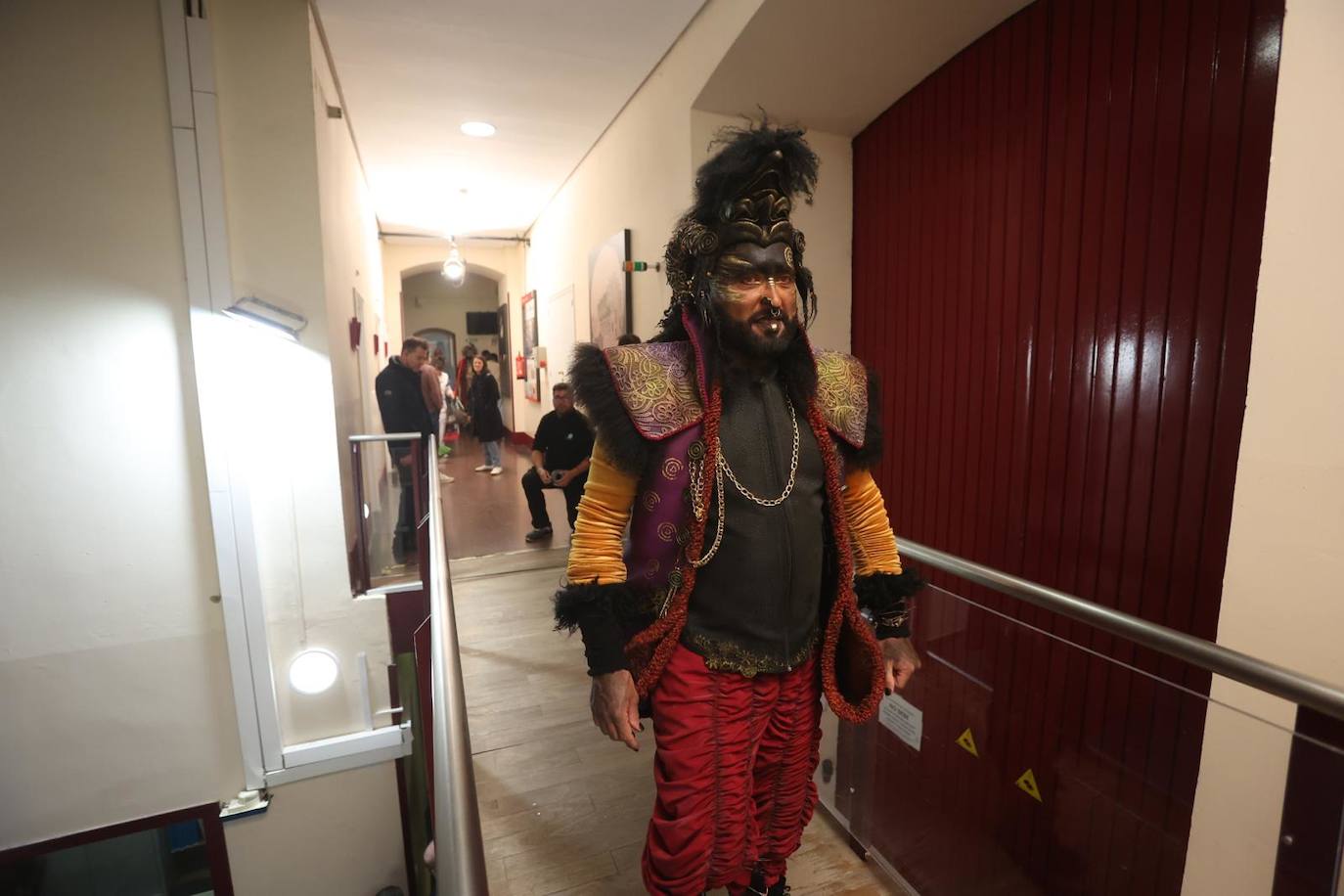 Una de animales en el Falla: ovejas negras, grinchs y el fondo marino de la Caleta, en camerinos