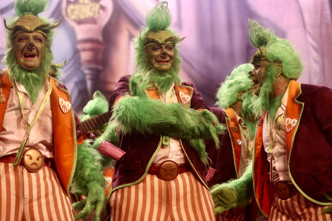 Una de animales en el Falla: ovejas negras, grinchs y el fondo marino de la Caleta, en camerinos