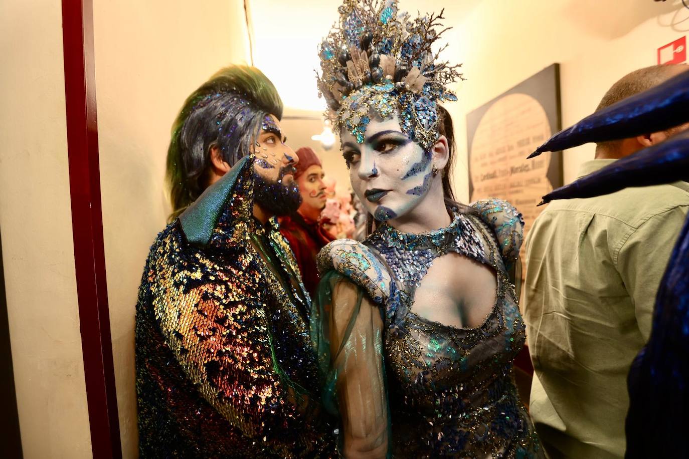 Una de animales en el Falla: ovejas negras, grinchs y el fondo marino de la Caleta, en camerinos
