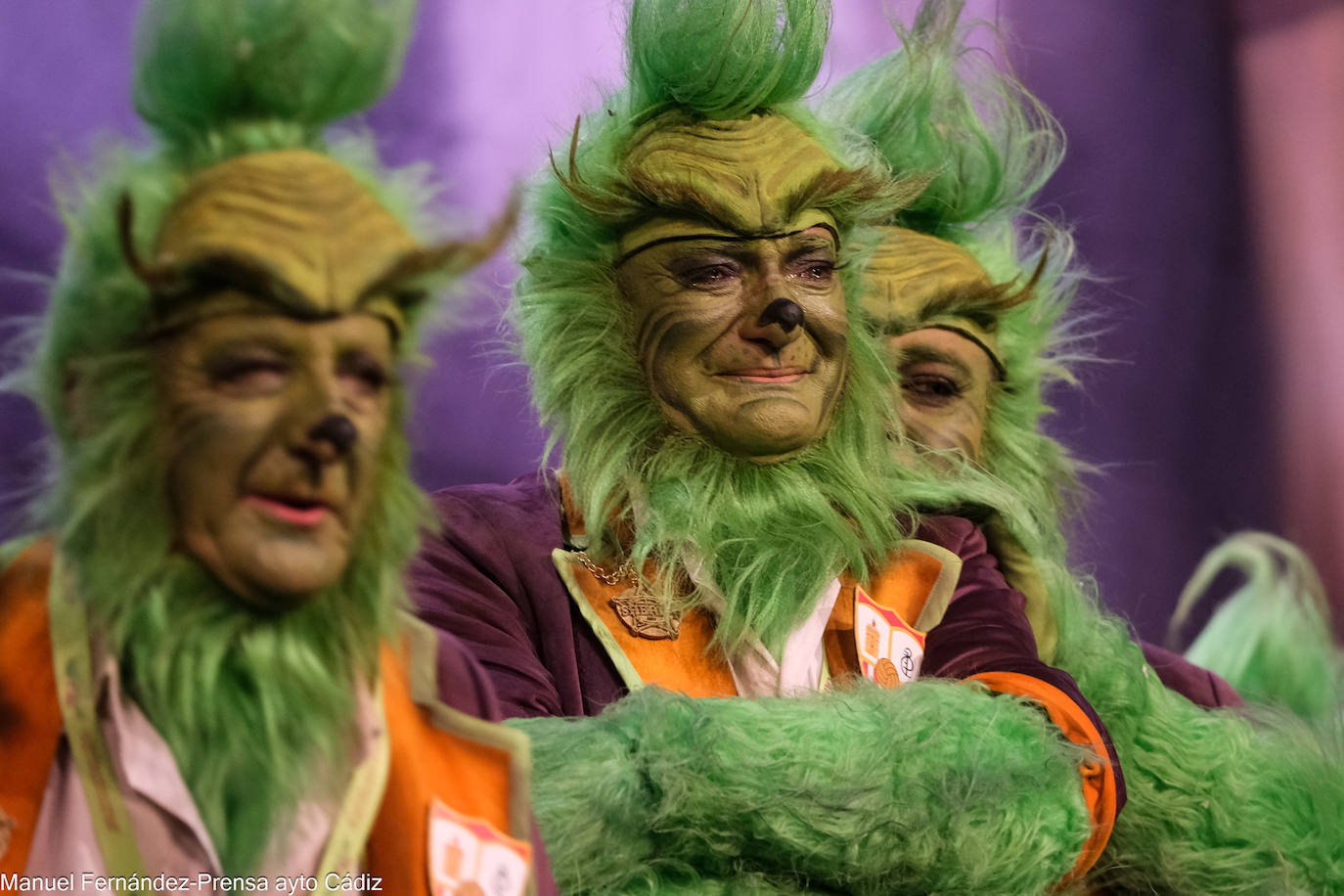 Fotos: la emoción del Sheriff después de que la chirigota le dedique un pasodoble