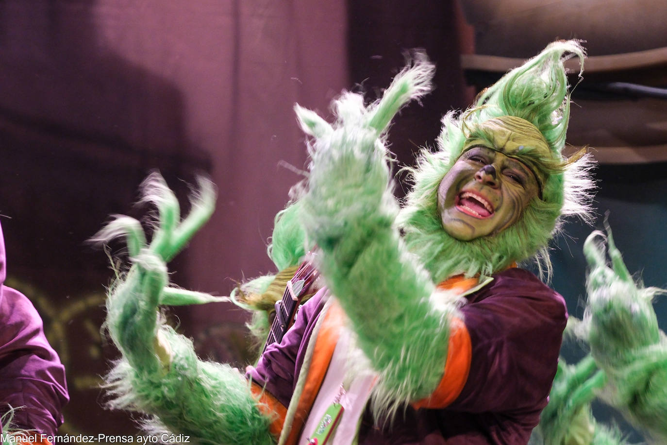 Fotos: la emoción del Sheriff después de que la chirigota le dedique un pasodoble