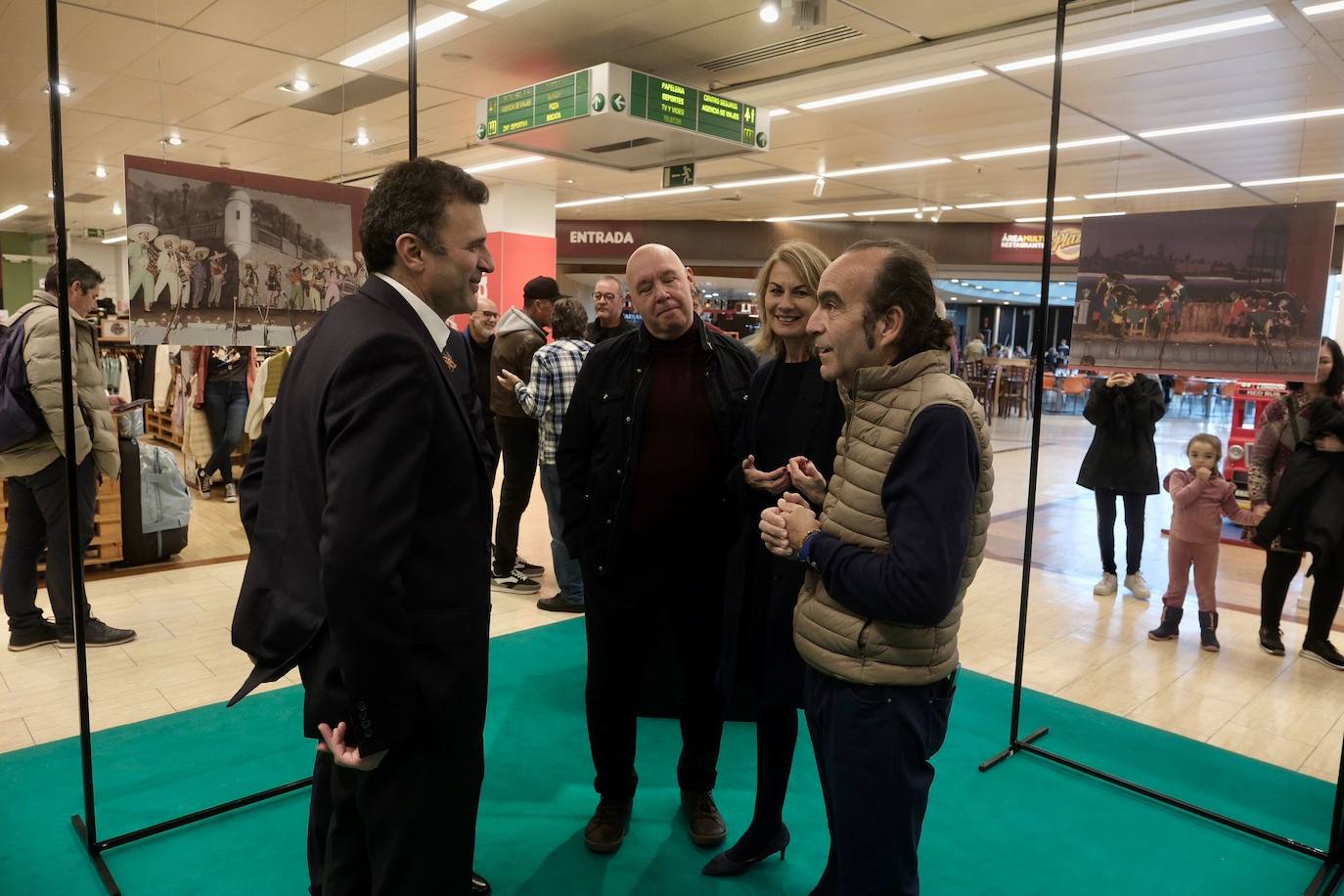 La historia de la chirigota del Love, en una exposición única, en El corte Inglés de Cádiz