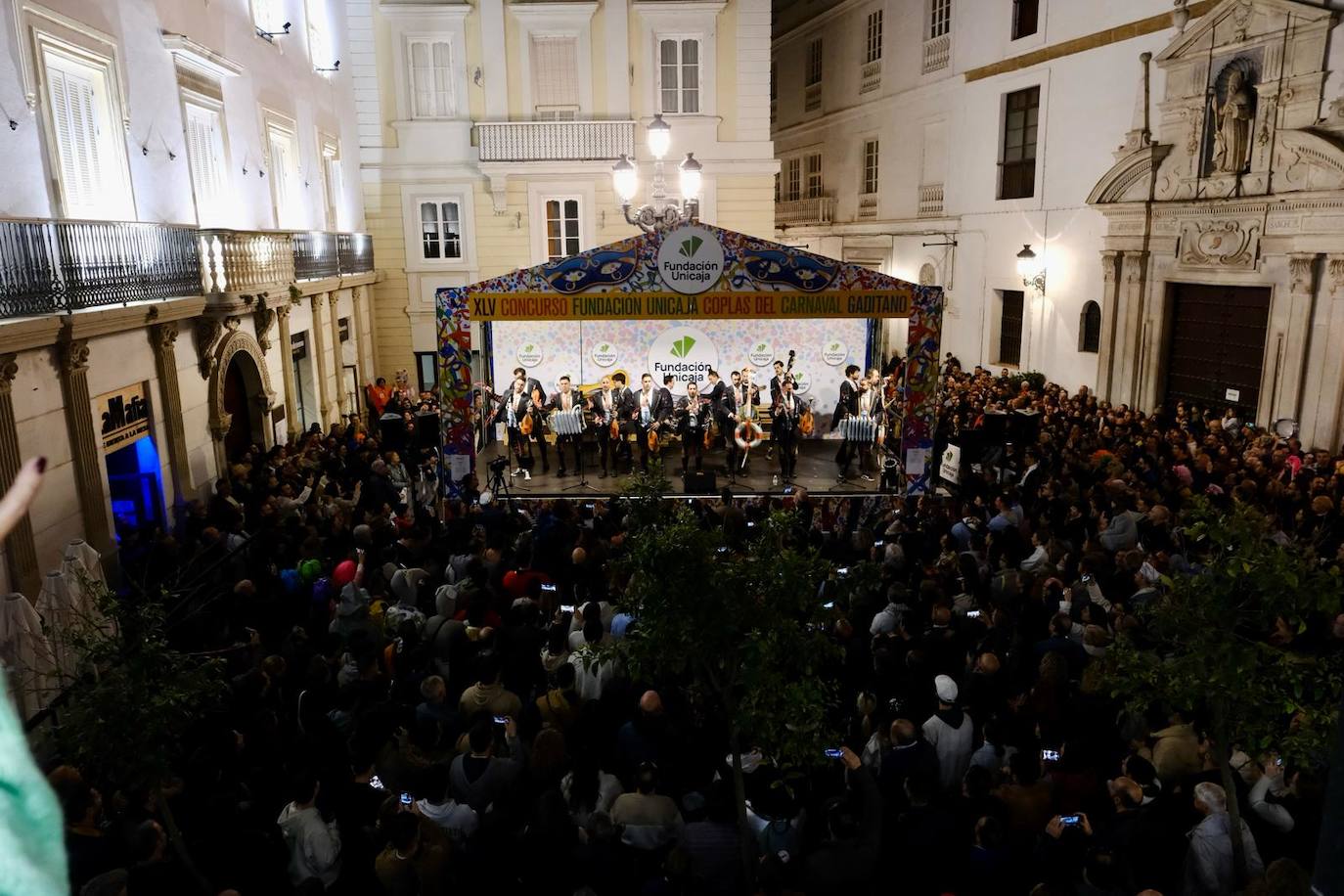 Fotos: Cádiz va despidiendo su Carnaval por todo lo alto