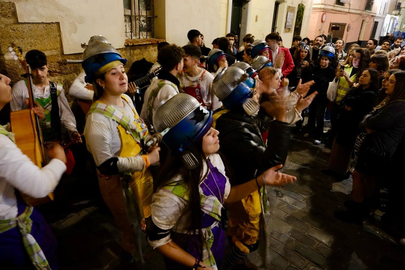 Fotos: Cádiz va despidiendo su Carnaval por todo lo alto