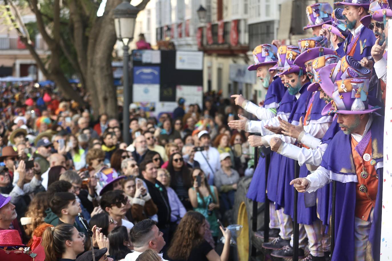 Fotos: Tanguillos, coros y gran ambiente en el sábado de Carnaval