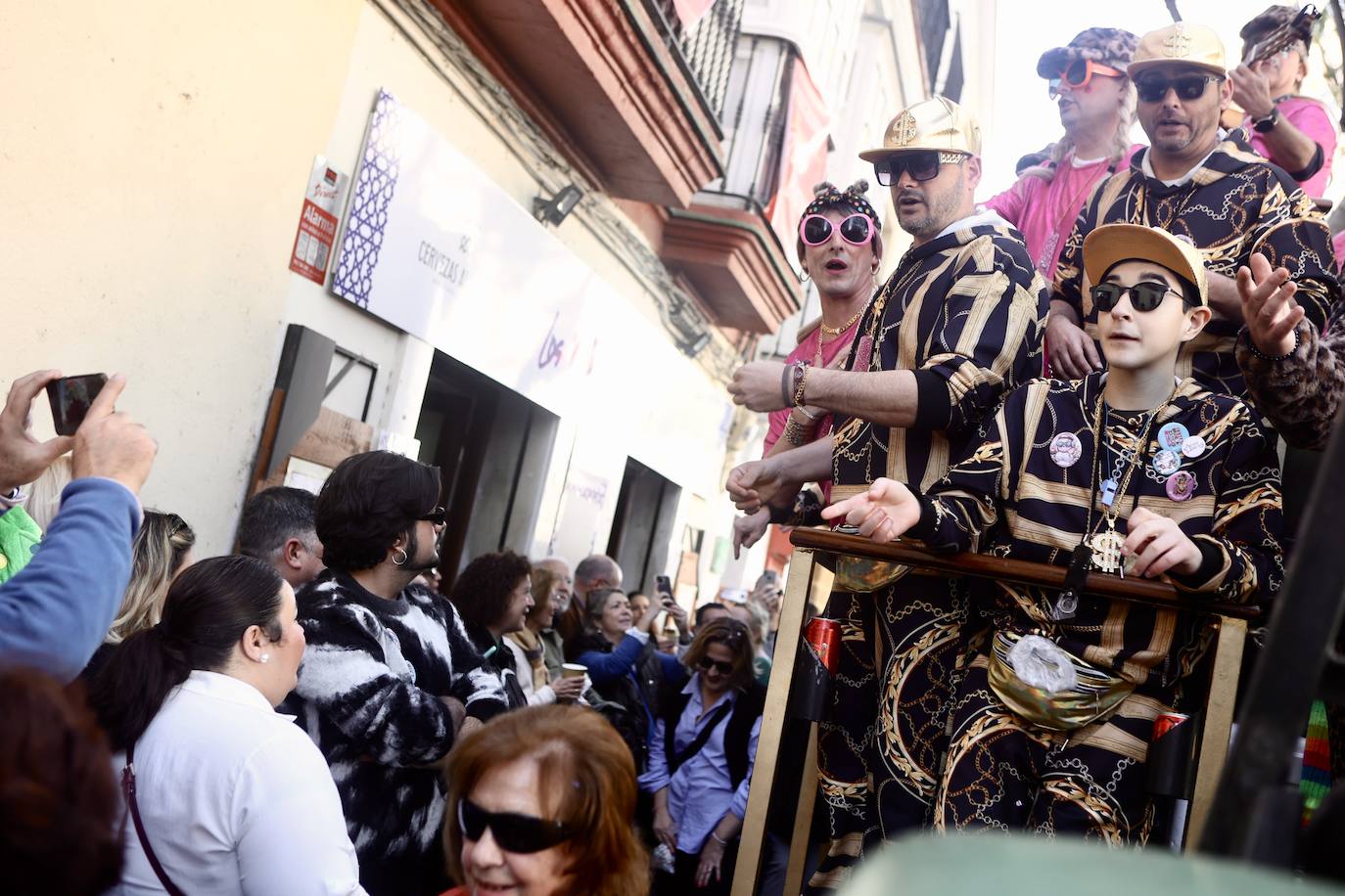 Fotos: Tanguillos, coros y gran ambiente en el sábado de Carnaval