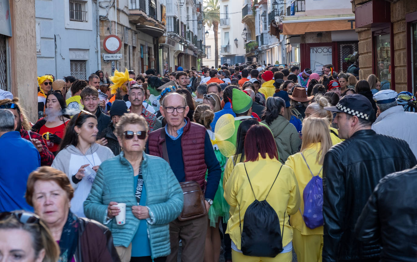 Fotos: La Cabalgata del Humor y El Arrebato cierran el sábado de carnaval