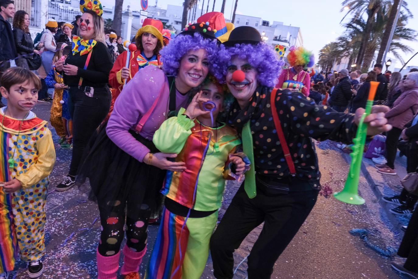 Fotos: La Cabalgata del Humor y El Arrebato cierran el sábado de carnaval