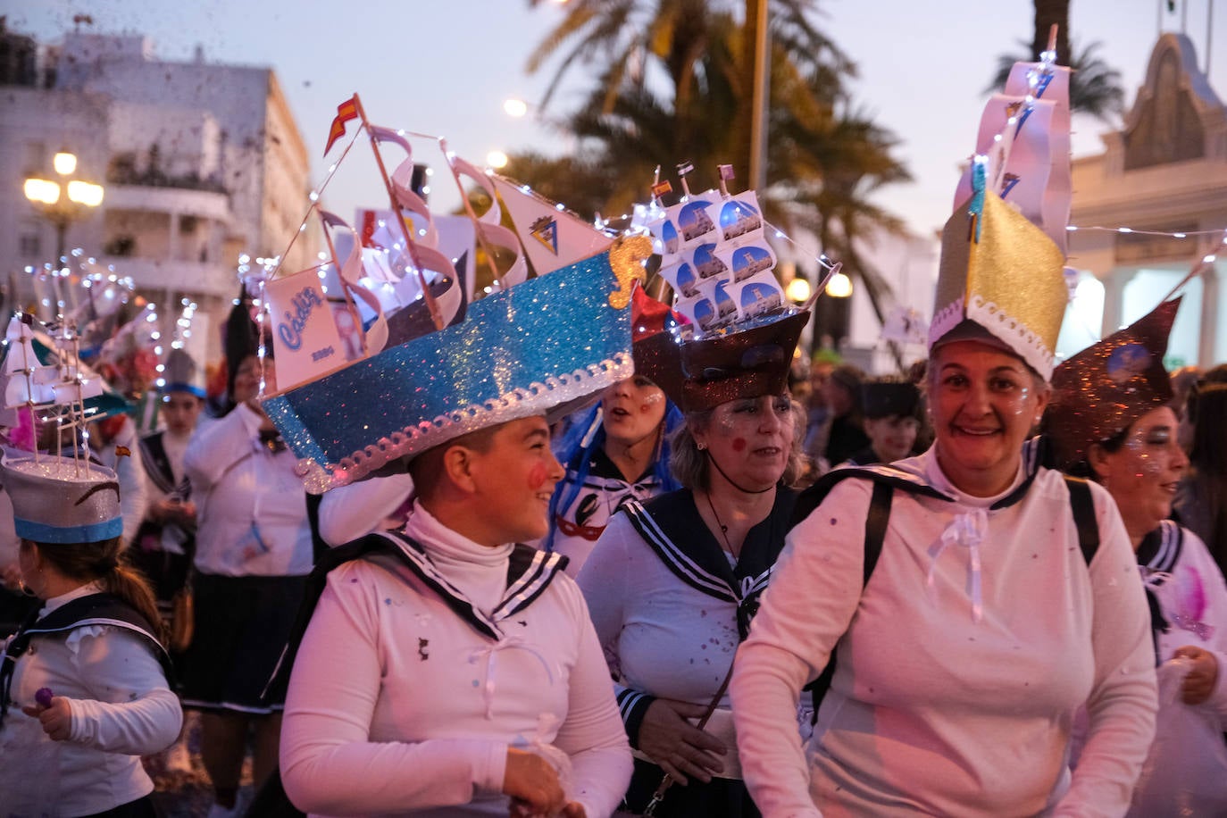 Fotos: La Cabalgata del Humor y El Arrebato cierran el sábado de carnaval