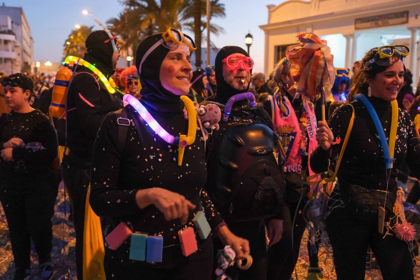 Fotos: La Cabalgata del Humor y El Arrebato cierran el sábado de carnaval