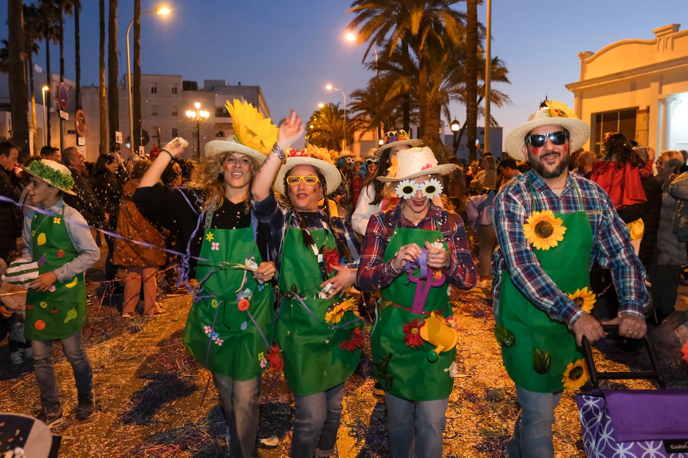 Fotos: La Cabalgata del Humor y El Arrebato cierran el sábado de carnaval