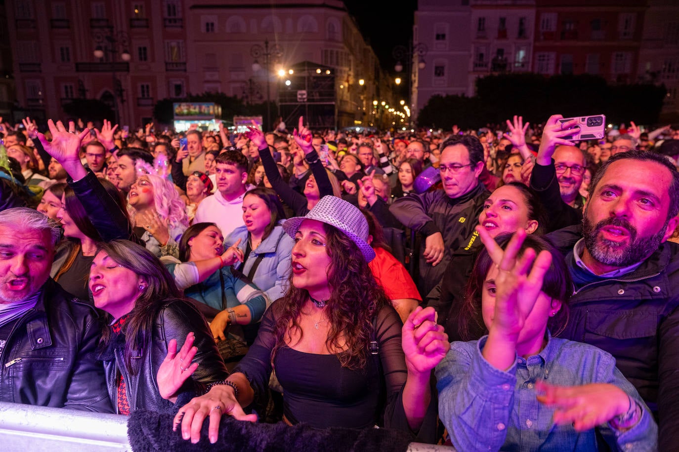 Fotos: La Cabalgata del Humor y El Arrebato cierran el sábado de carnaval