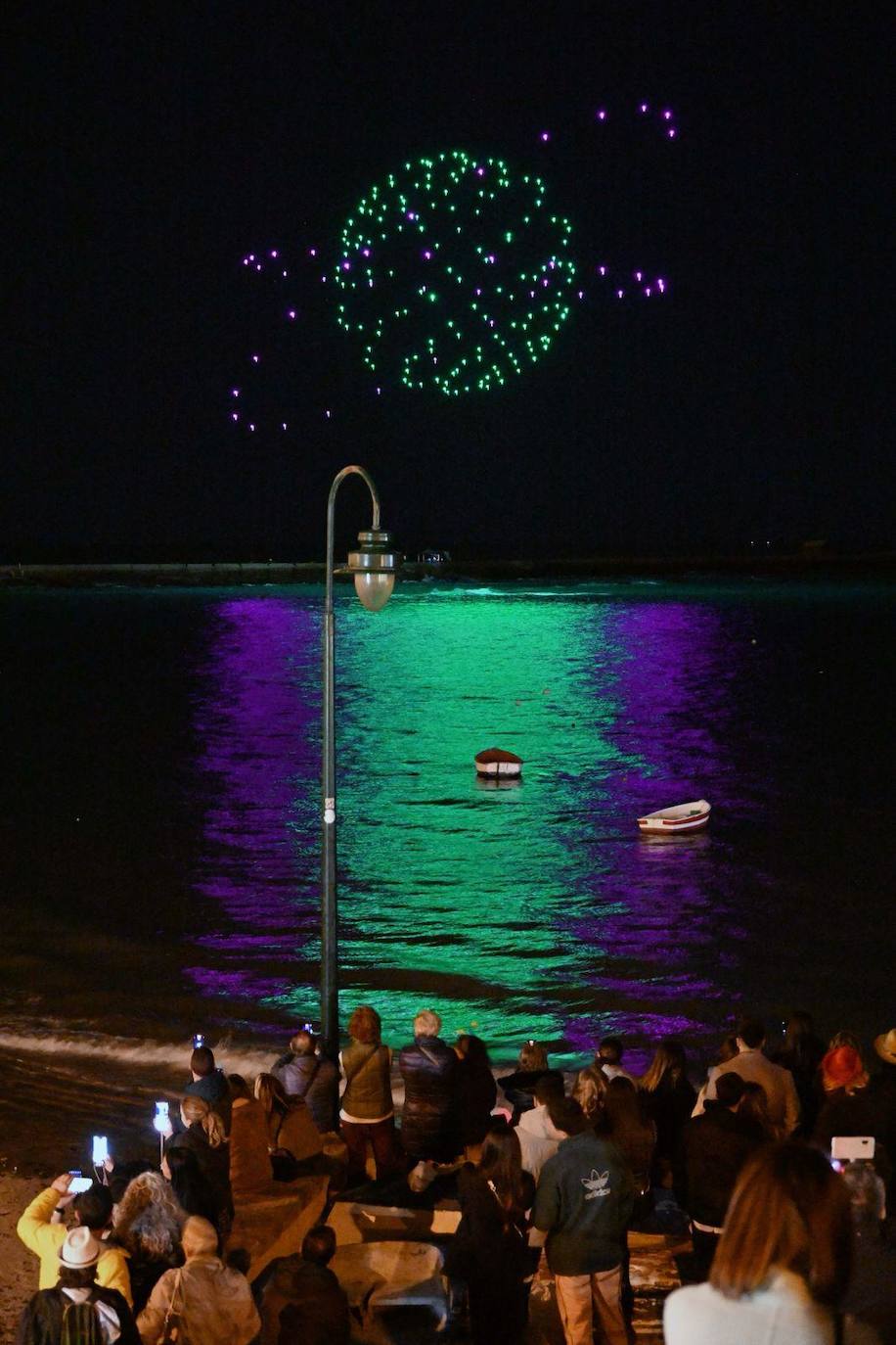 Vídeo y fotos: el espectáculo de drones para despedir el Carnaval que recordó al Capitán Veneno